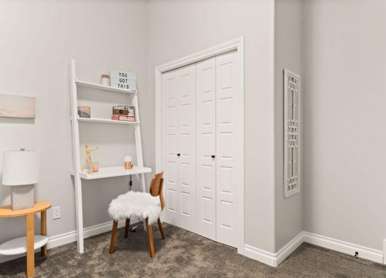 20-web-or-mls-5201 E Green Crescent-20