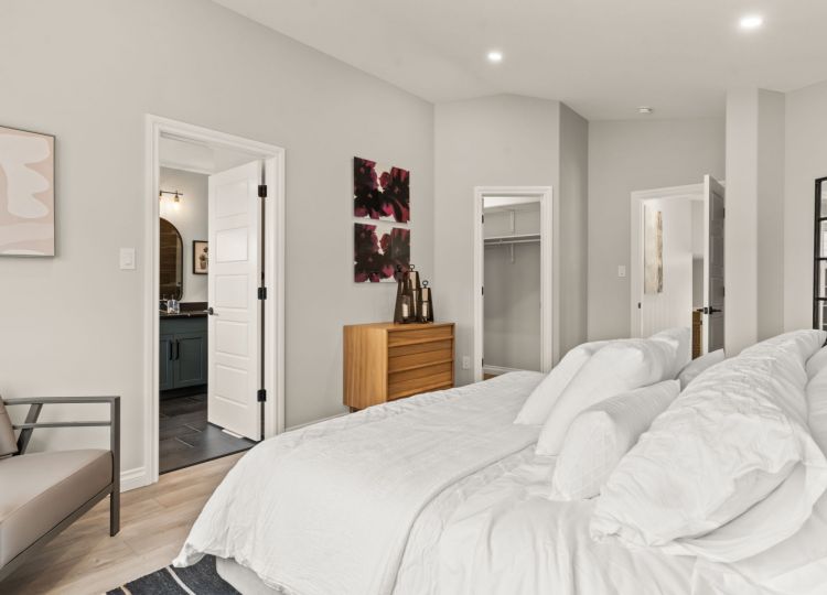 13-web-or-mls-5201 E Green Crescent-13