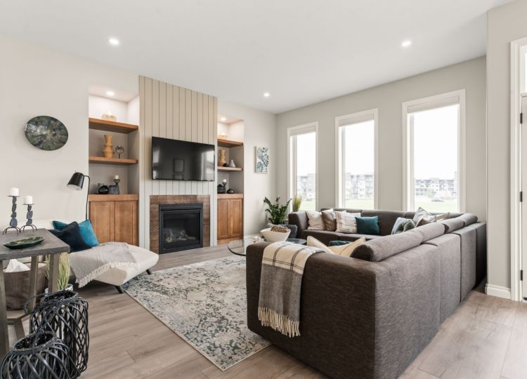 1-web-or-mls-5201 E Green Crescent-1