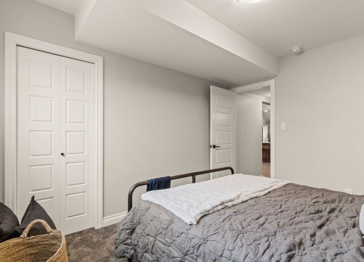 36-web-or-mls-5201 E Green Crescent-36