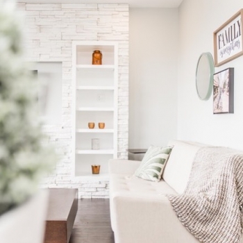 Light and bright! We hope everyone enjoyed the amazing weather this weekend as much as we did! #crawfordhomesfortyyearsstrong #springishere #yqr #lightandbright #interiorstyle